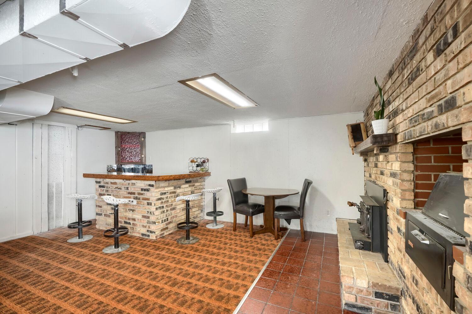 16088 Jordan Ave SE - Web Quality - 015 - 15 Breakfast Area.jpg