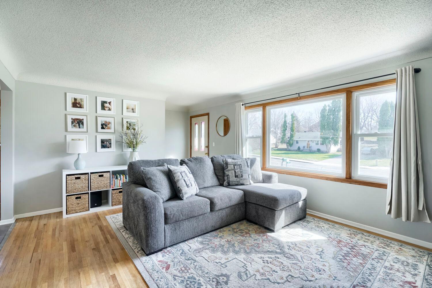 16088 Jordan Ave SE - Web Quality - 007 - 07 Living Room.jpg