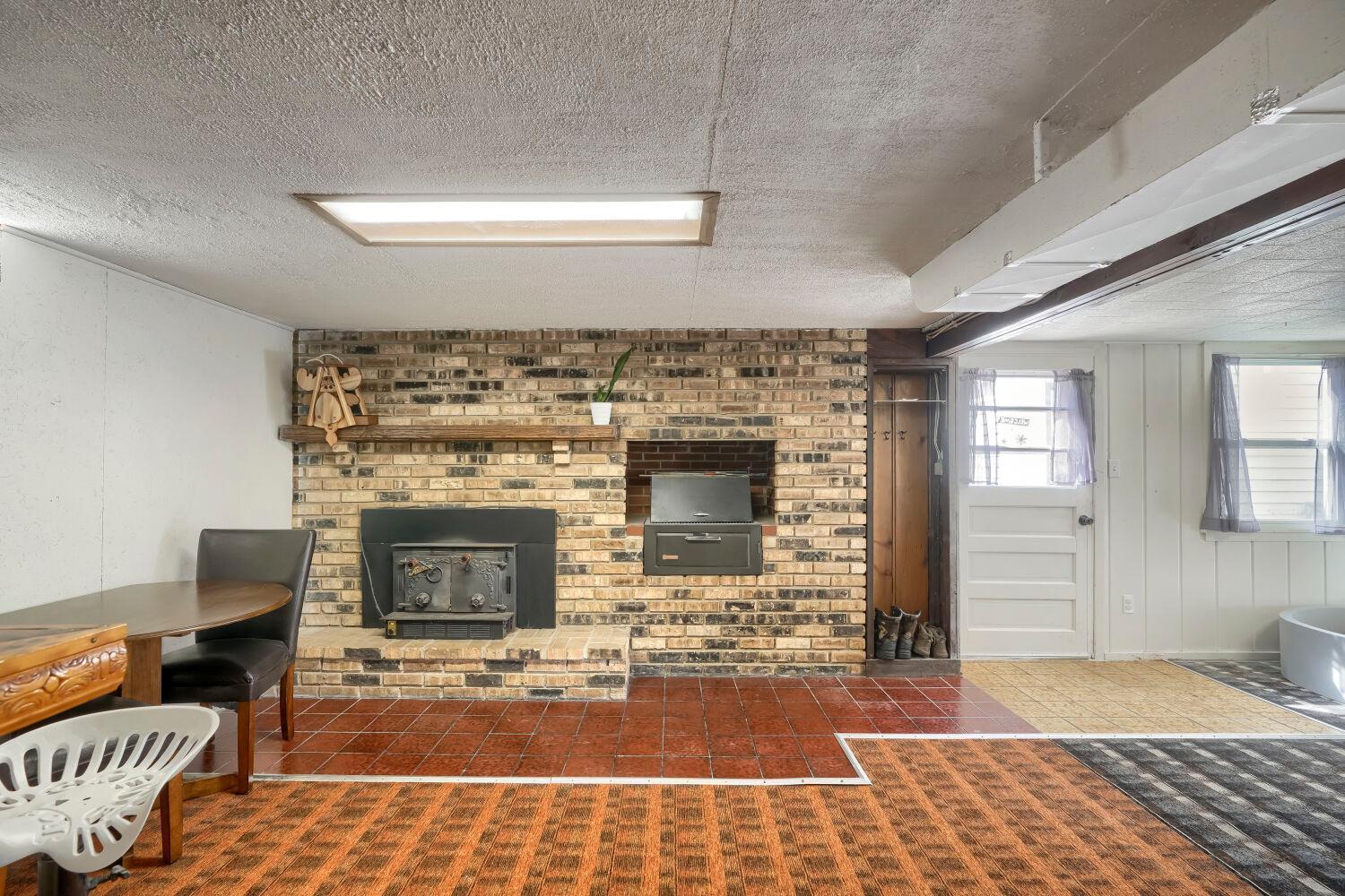 16088 Jordan Ave SE - Web Quality - 016 - 16 Breakfast Area.jpg