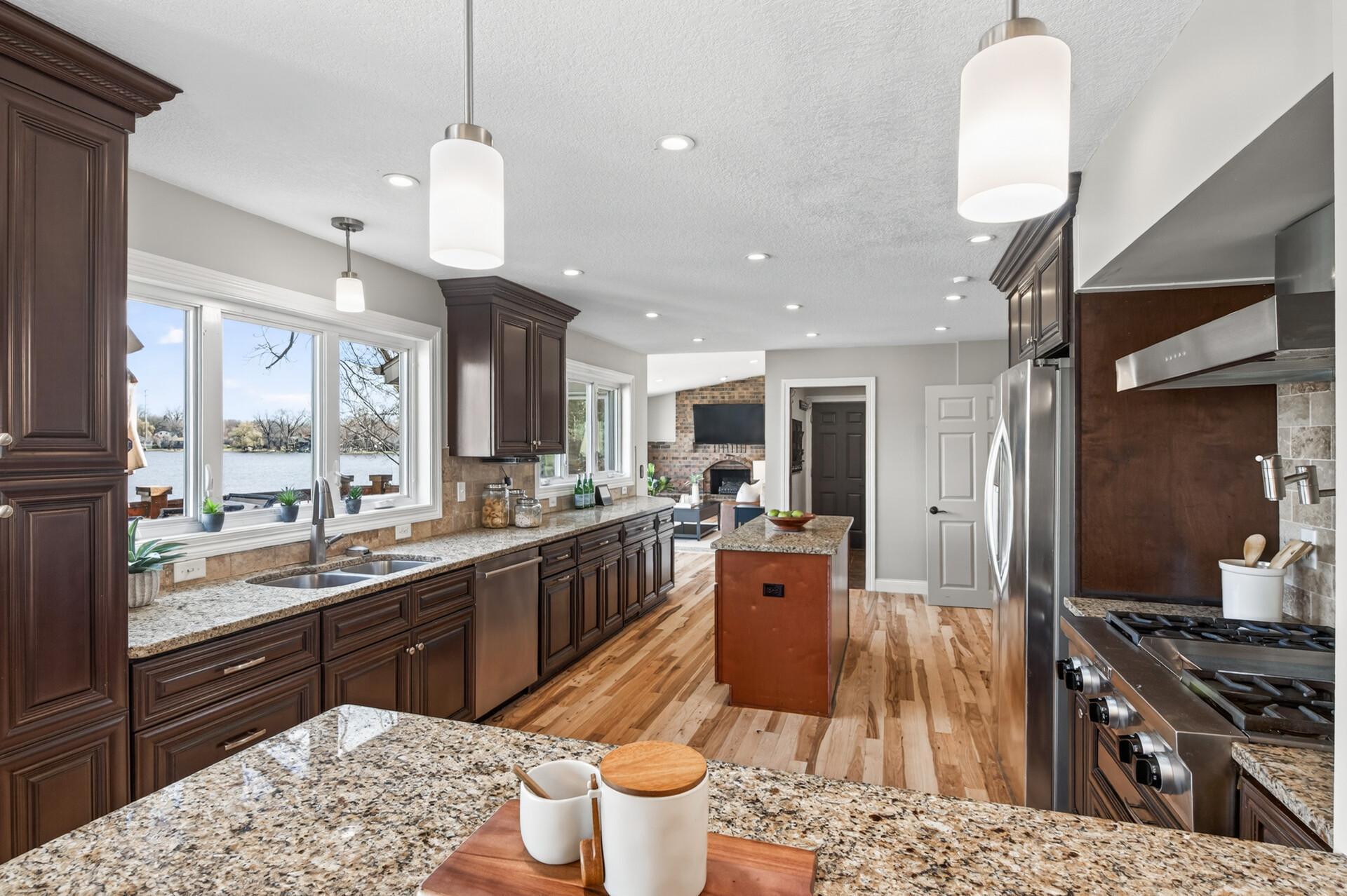 Bright w/ Lake Views