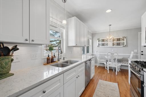 What a beautiful kitchen! Fully remodeled with a perfect design.