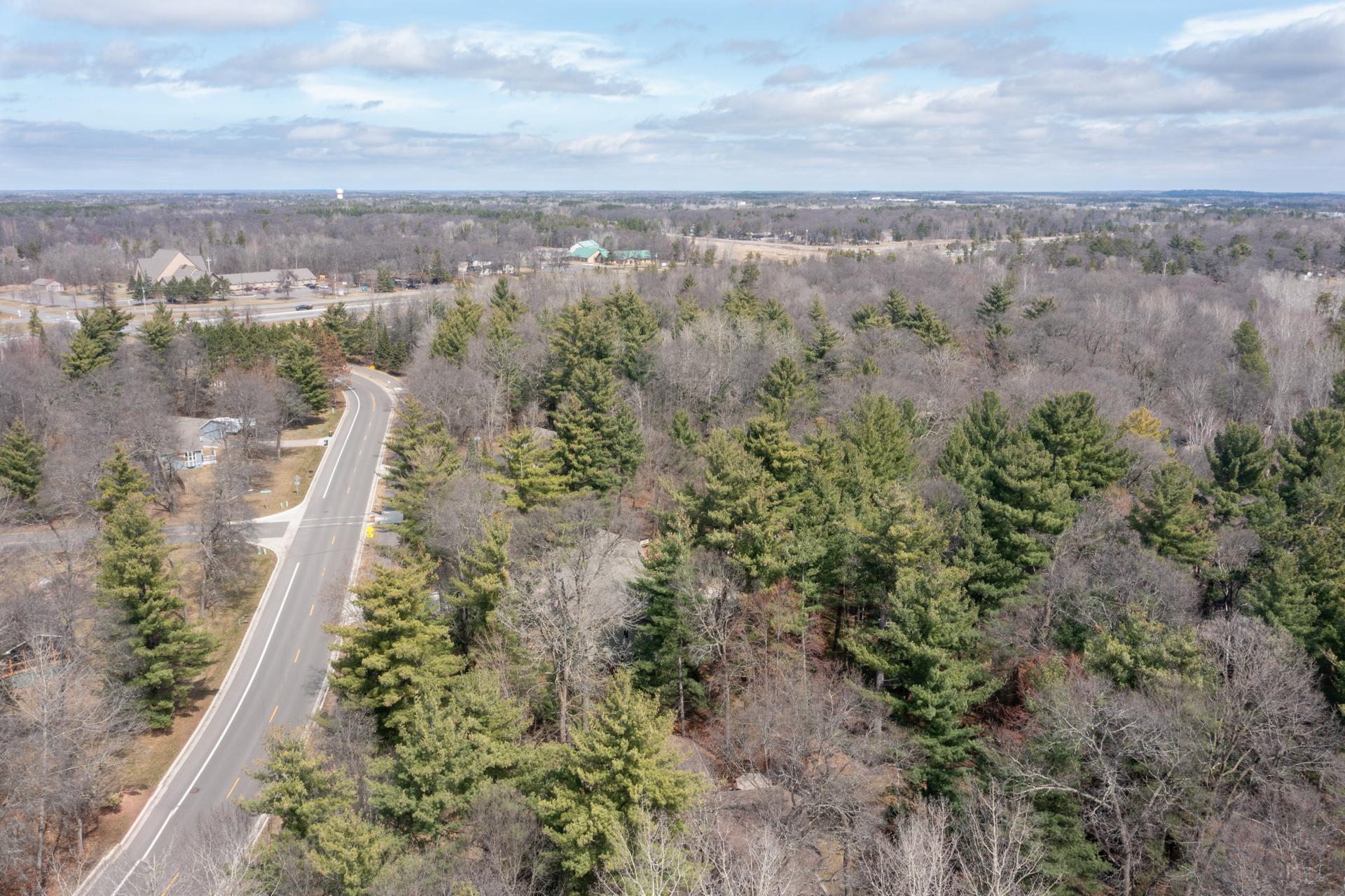 Ideally located near the lake, this property offers a peaceful, nature-filled setting with scenic views and convenient access to nearby amenities.