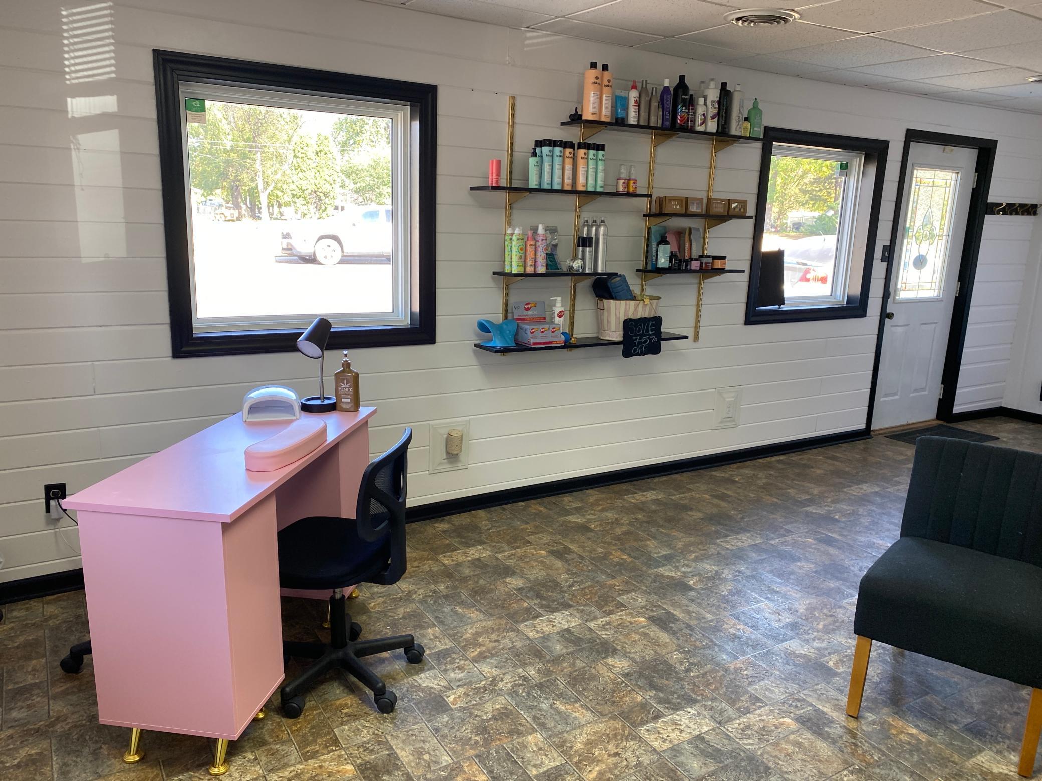 Nail Station
