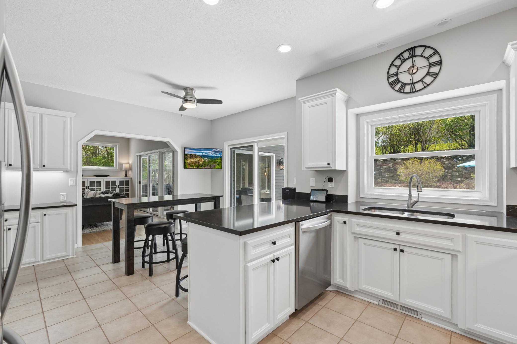 Counter top seating and informal dining!