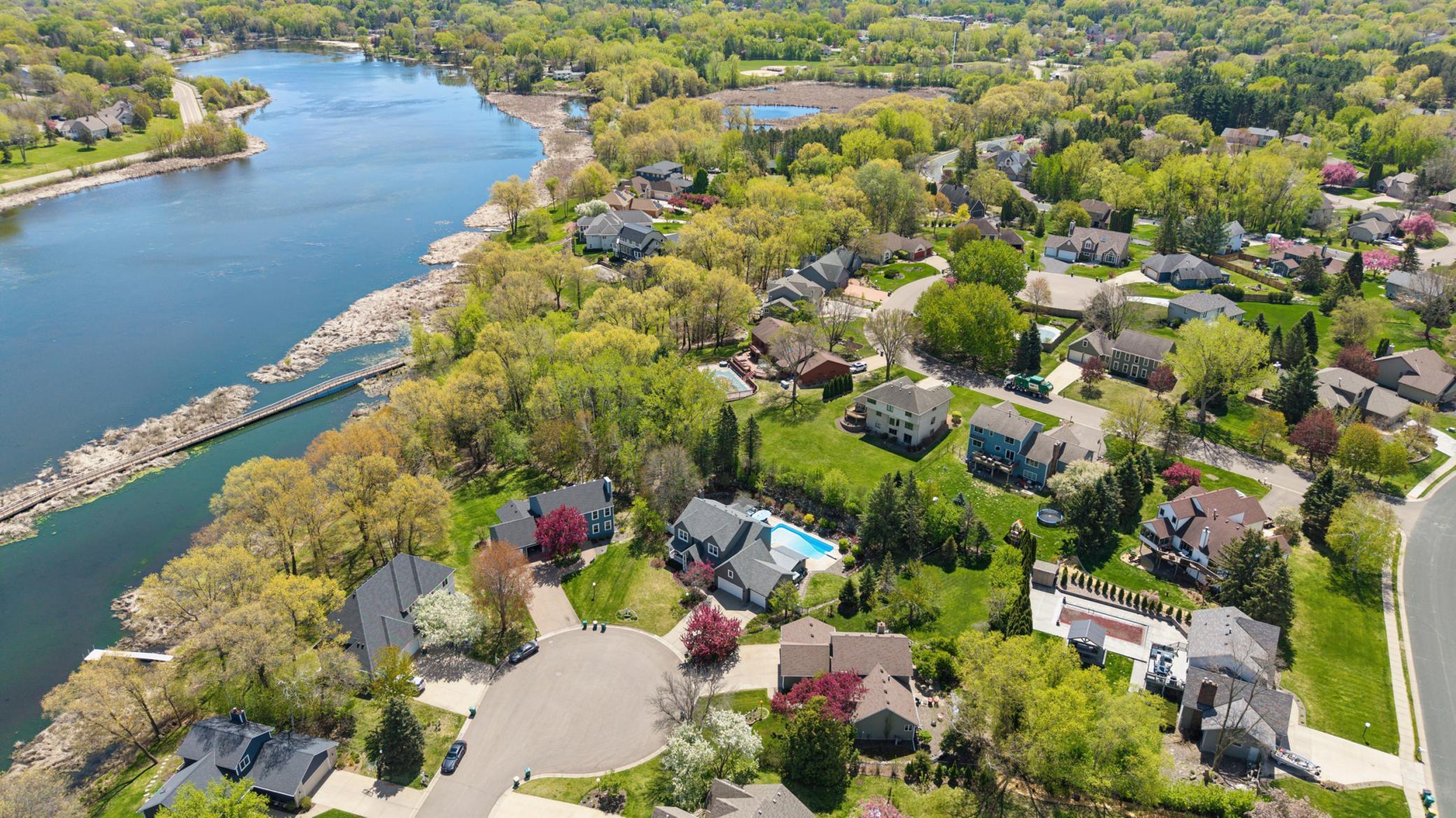 Fantastic location in Stillwater near nature & set on a quiet cul-de-sac.