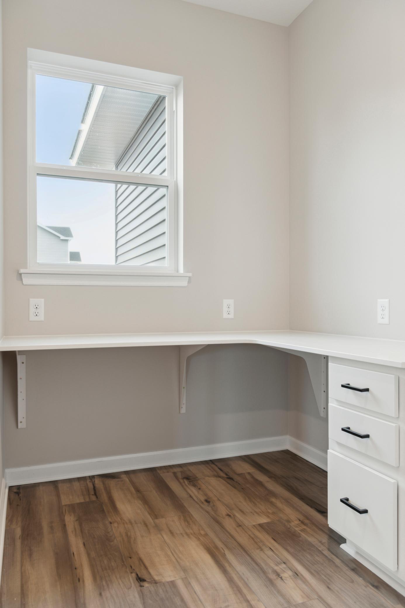 Mini office for homework/bills/work right off of the kitchen