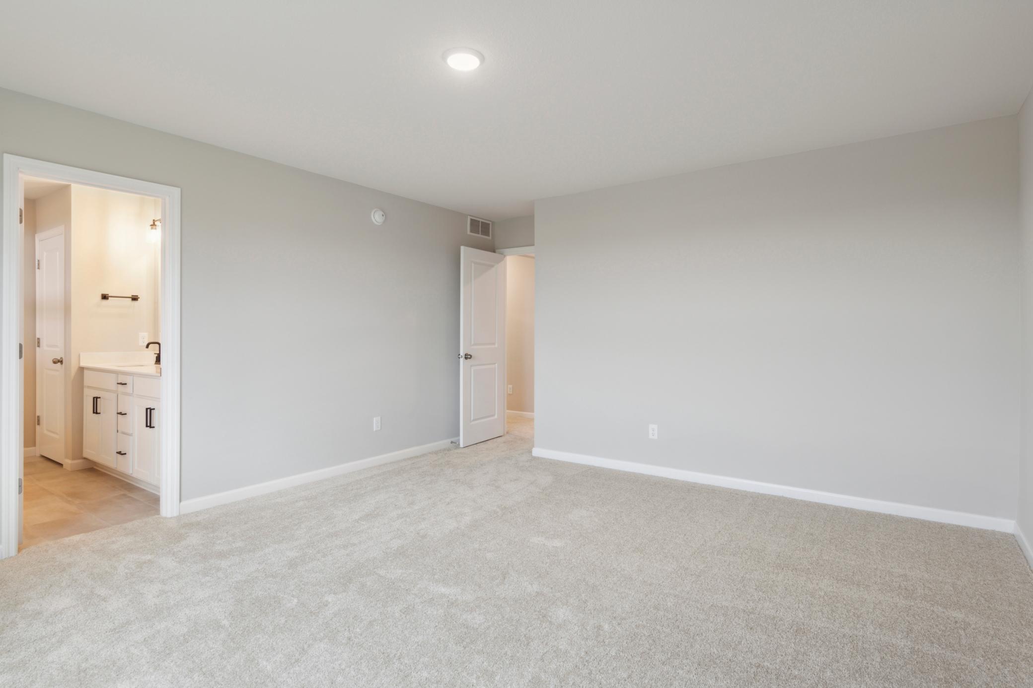 Owner's suite has ensuite bathroom and walk-in closet