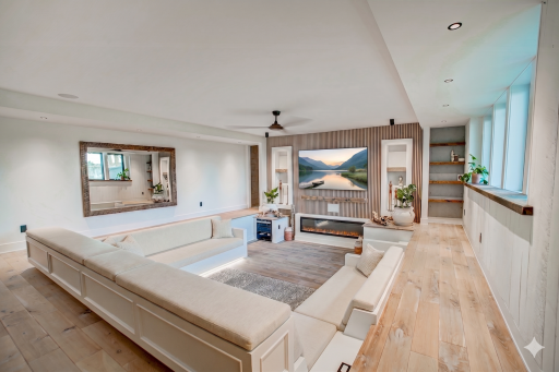 Wel *This image has been virtually enhanced with upholstered cushions. Buyer to select fabric!