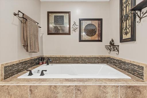 15 Apfelridge Court, South Saint Paul, MN 55075