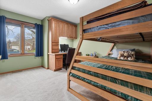 15 Apfelridge Court, South Saint Paul, MN 55075