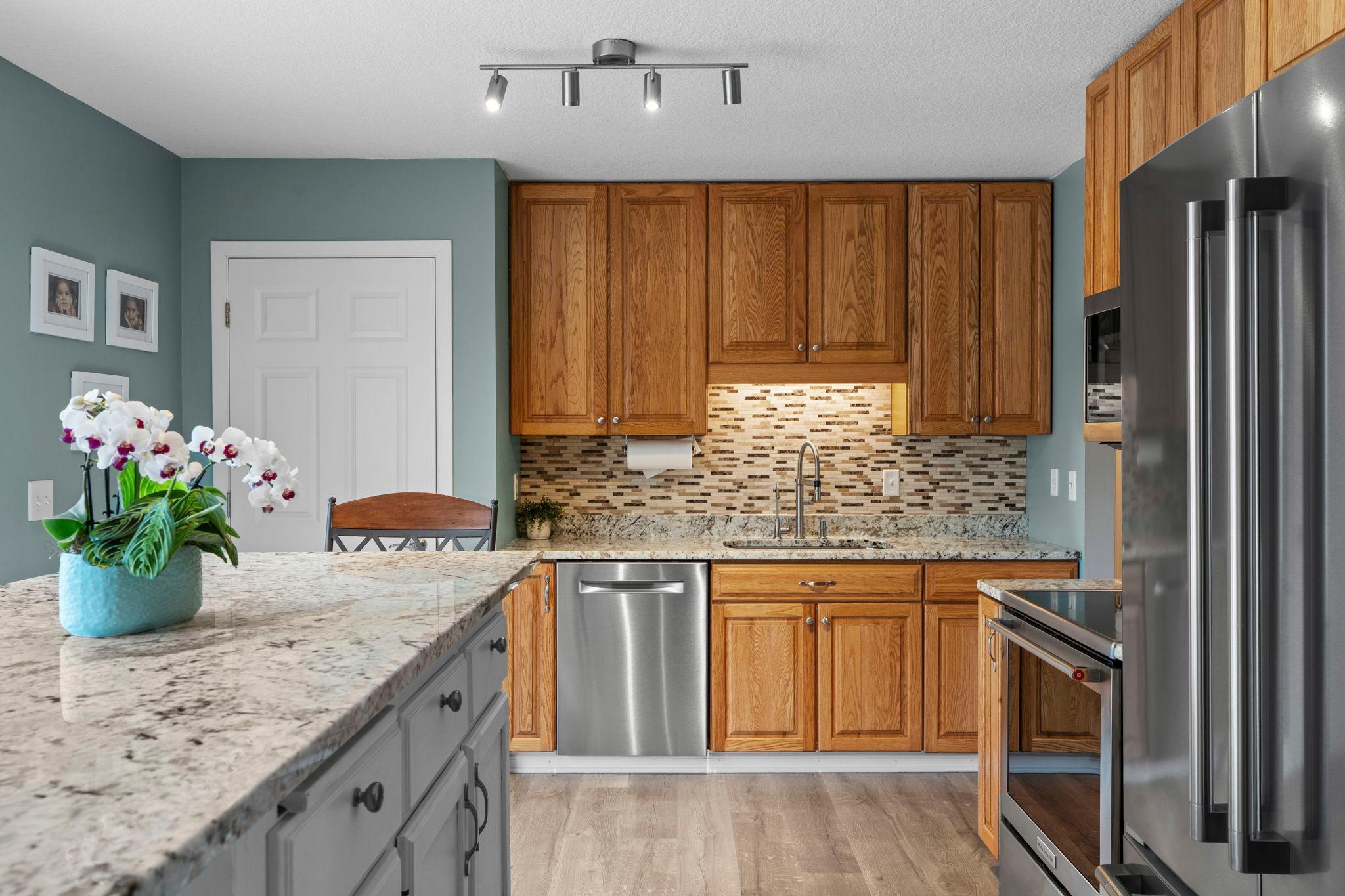 What a kitchen! Beautiful natural cabinetry, Granite countertops and stylish tiled backsplash.