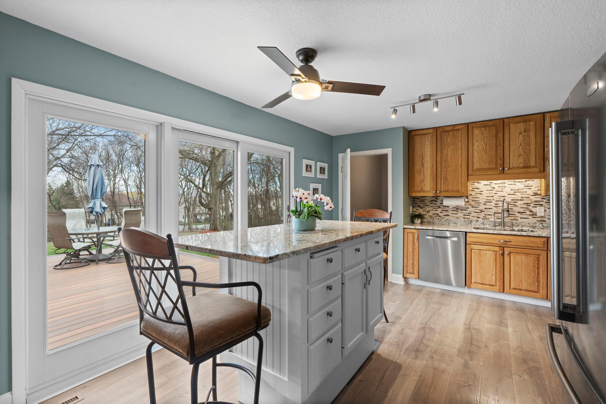 Easy dining at large kitchen island! Gorgeous Granite countertops.