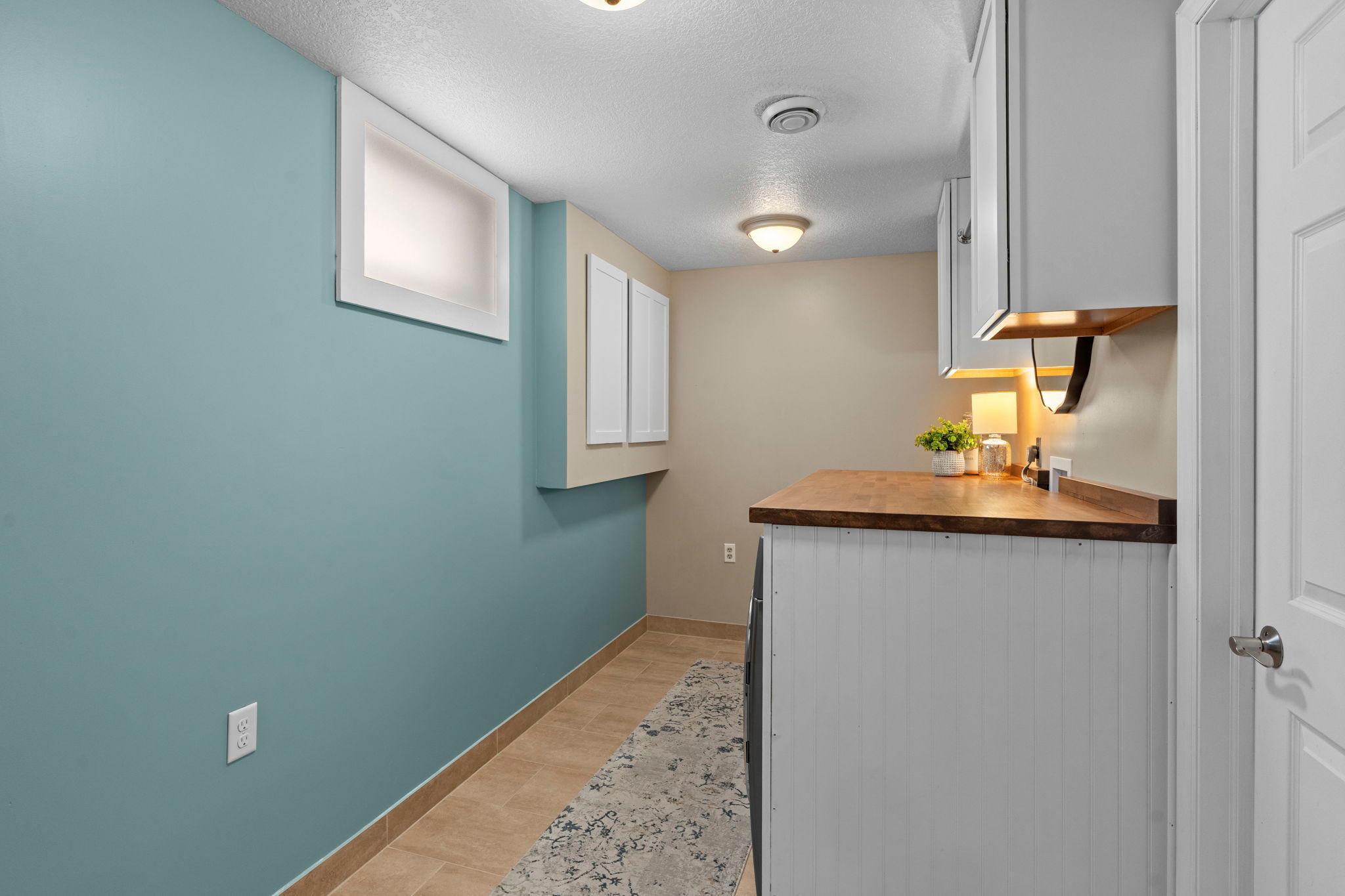 Fully finished laundry room. Newer washer and dryer.