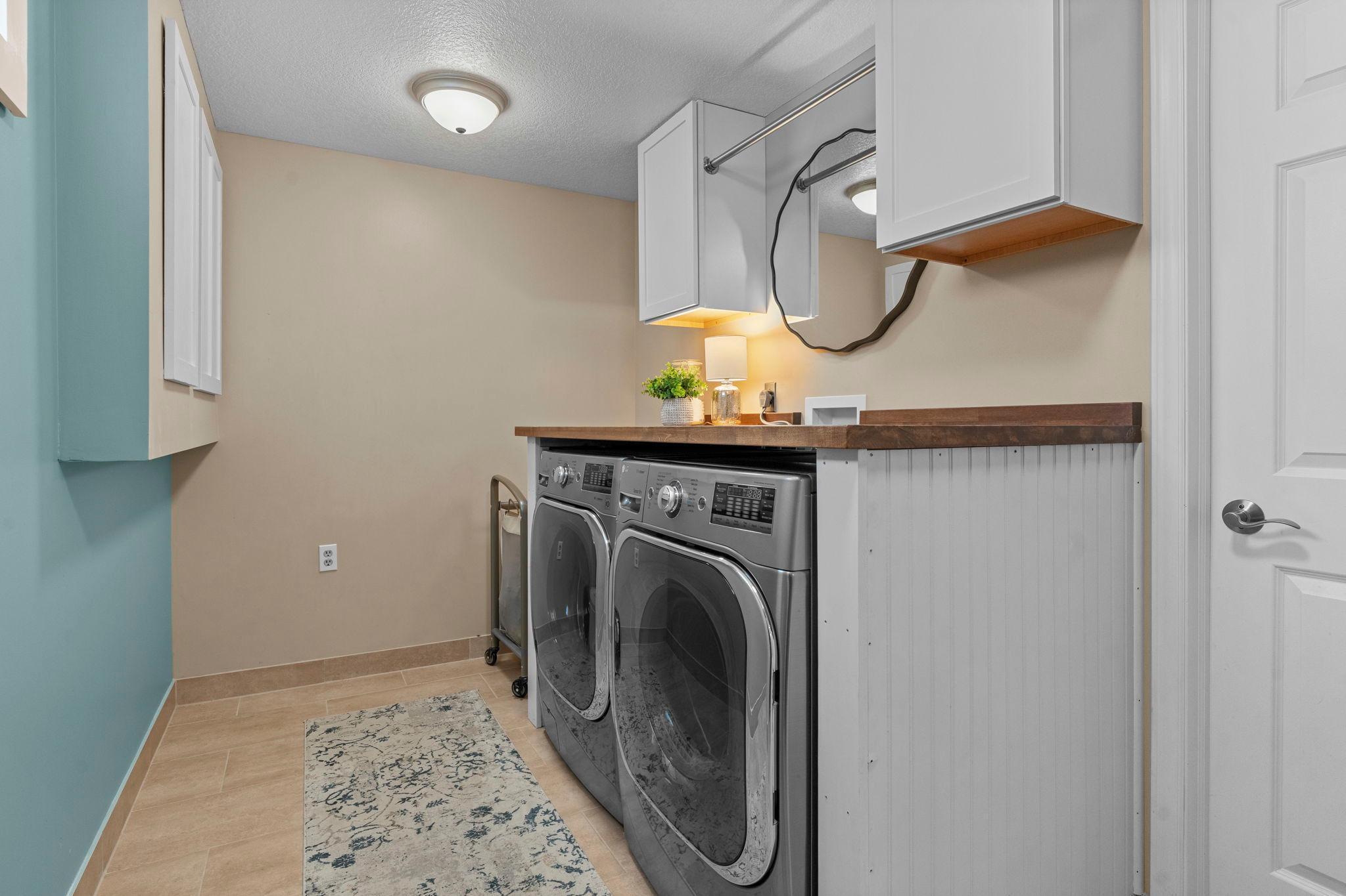 Fully finished laundry room. Newer washer and dryer.
