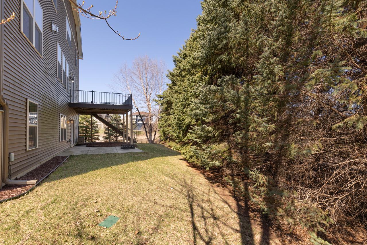 Backyard deck for entertaining and relaxing
