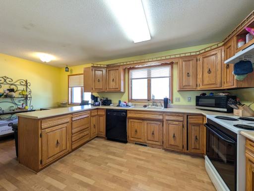 411 6th Avenue SW, Perham, MN 56573
