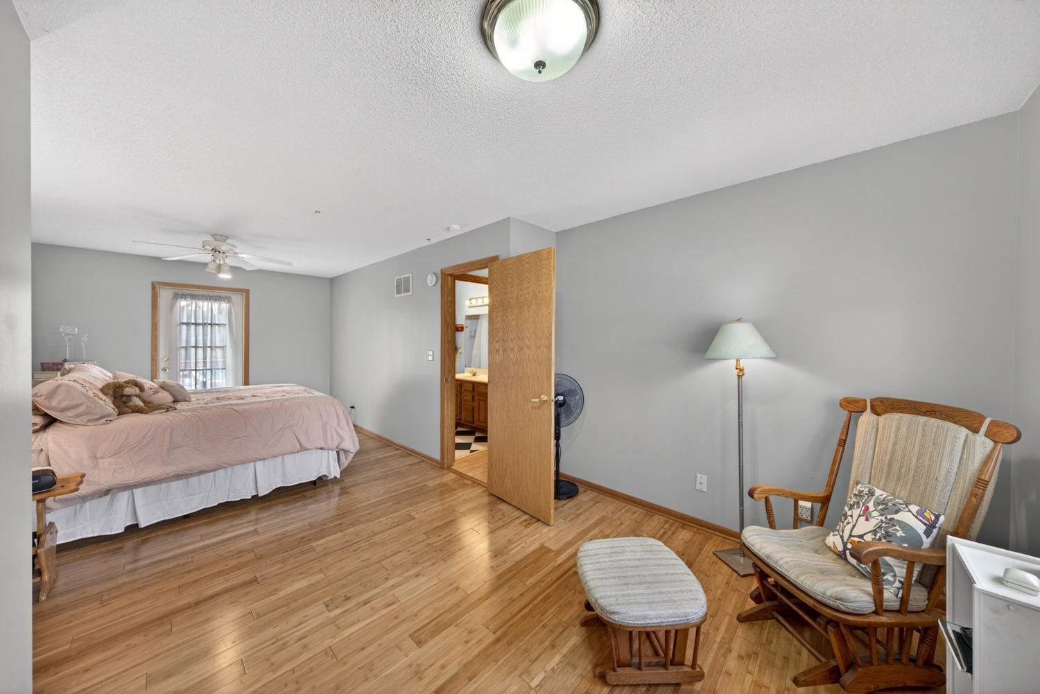 Primary bedrm on main level