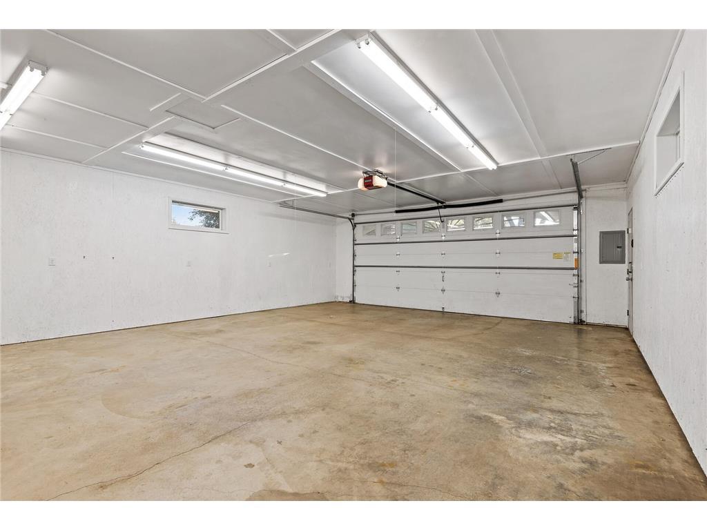 30. Extra Garage.jpg