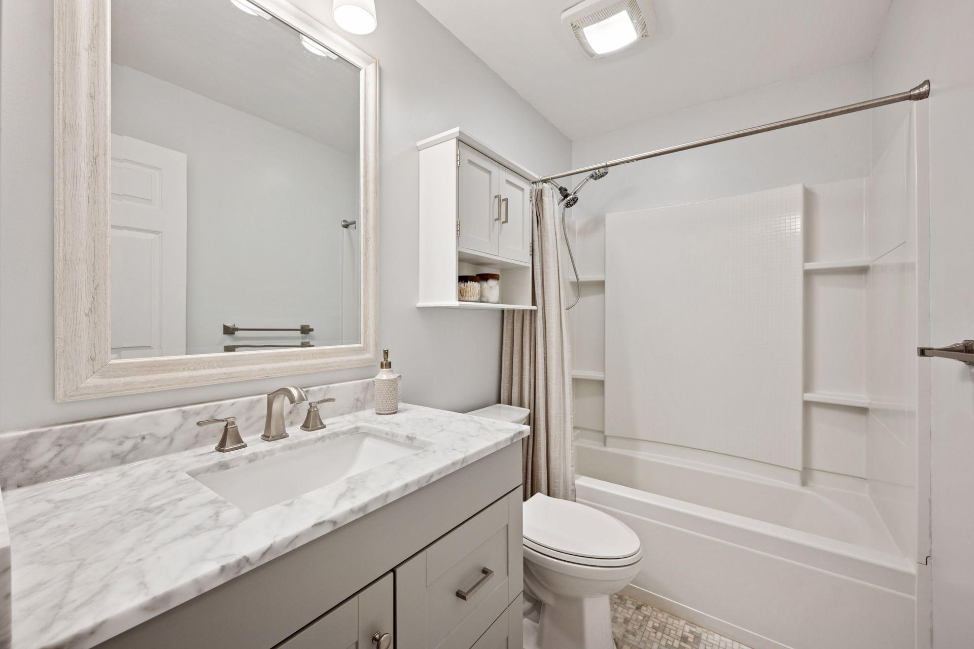 13. Upstairs Bath.jpg