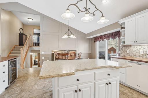 26-web-or-mls-Harbor Dr-S2204-026.jpg