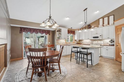 19-web-or-mls-Harbor Dr-S2204-019.jpg