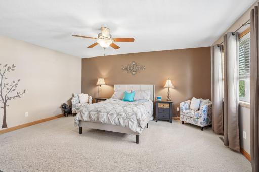 36-web-or-mls-Harbor Dr-S2204-036.jpg