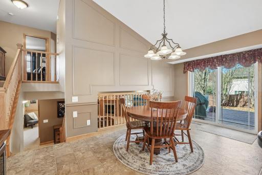 22-web-or-mls-Harbor Dr-S2204-022.jpg