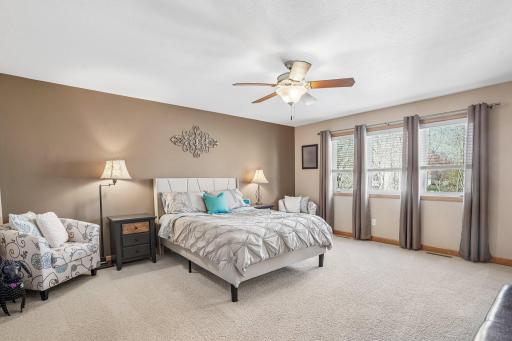 35-web-or-mls-Harbor Dr-S2204-035.jpg