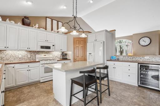 24-web-or-mls-Harbor Dr-S2204-024.jpg