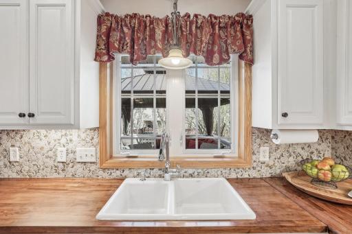 27-web-or-mls-Harbor Dr-S2204-027.jpg