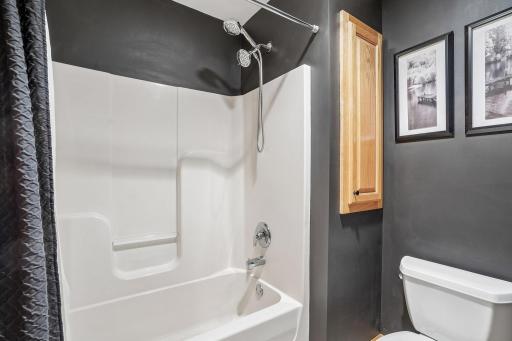 39-web-or-mls-Harbor Dr-S2204-039.jpg