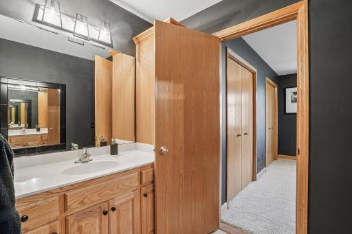 40-web-or-mls-Harbor Dr-S2204-040.jpg