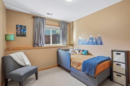 30-web-or-mls-Harbor Dr-S2204-030.jpg