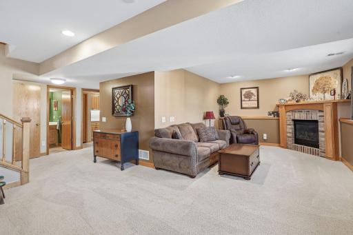 12-web-or-mls-Harbor Dr-S2204-012.jpg