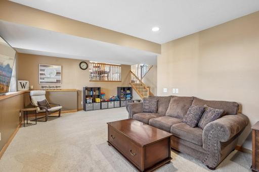 14-web-or-mls-Harbor Dr-S2204-014.jpg