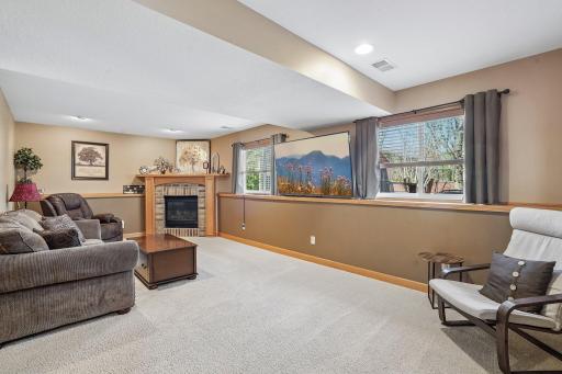 11-web-or-mls-Harbor Dr-S2204-011.jpg