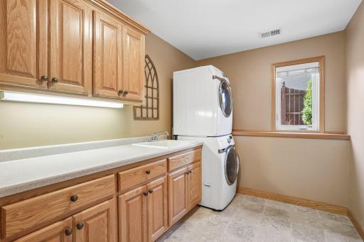 53-web-or-mls-Harbor Dr-S2204-053.jpg