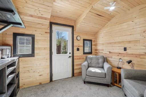 52-web-or-mls-Harbor Dr-S2204-052.jpg