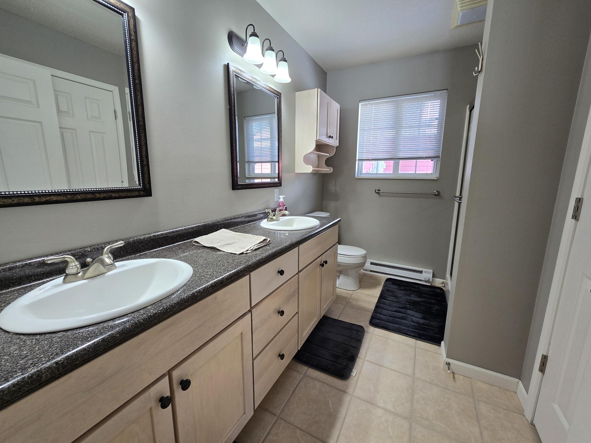 primary en suite.jpg