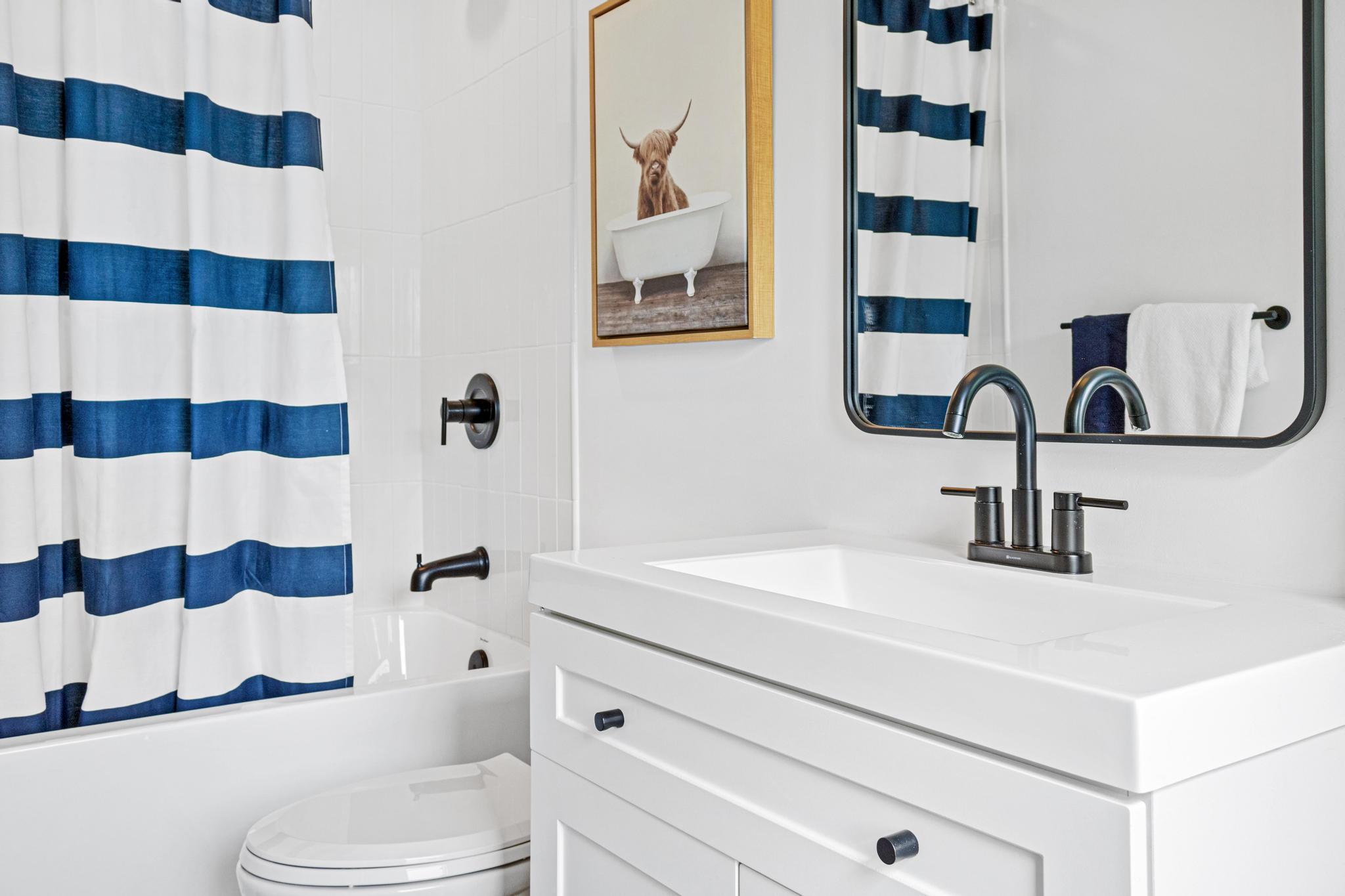 Upper Level Full Bath
