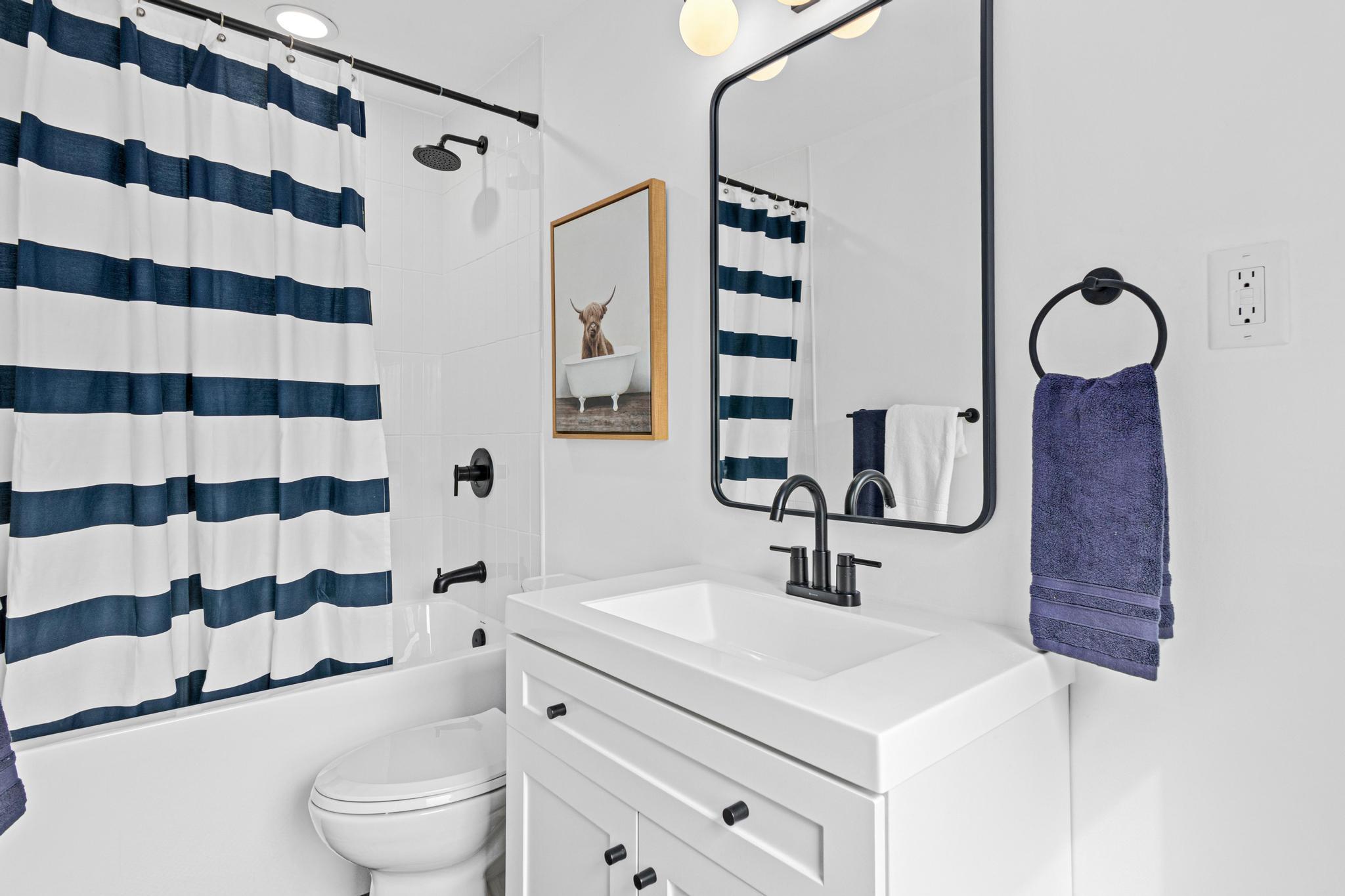 Upper Level Full Bath