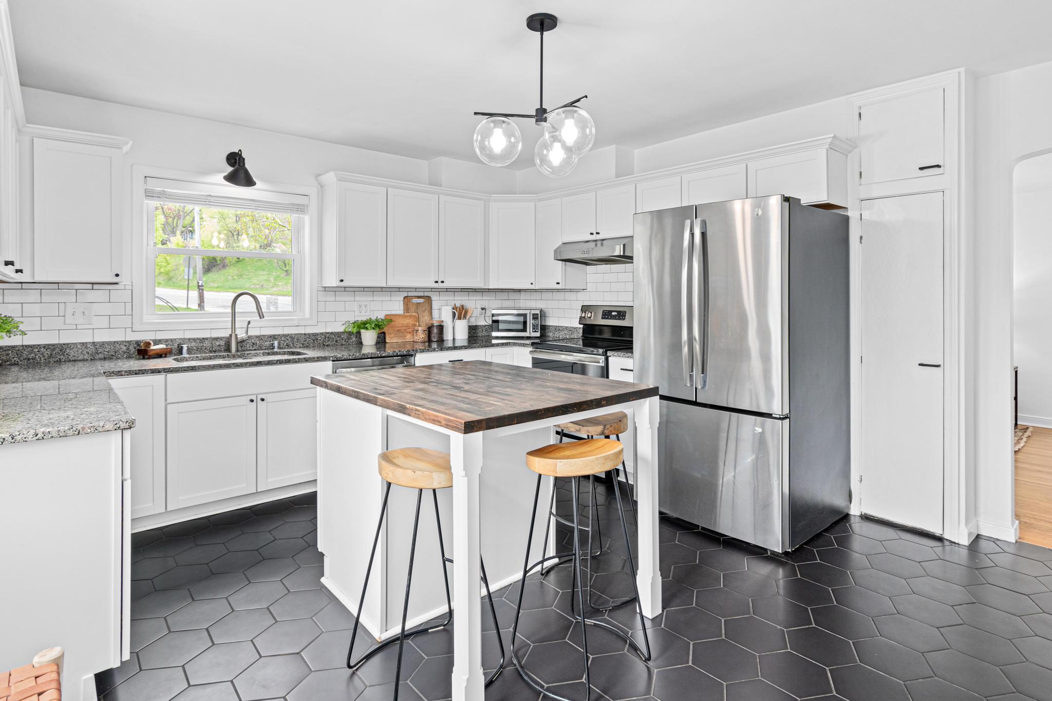 Updated Eat-in kitchen