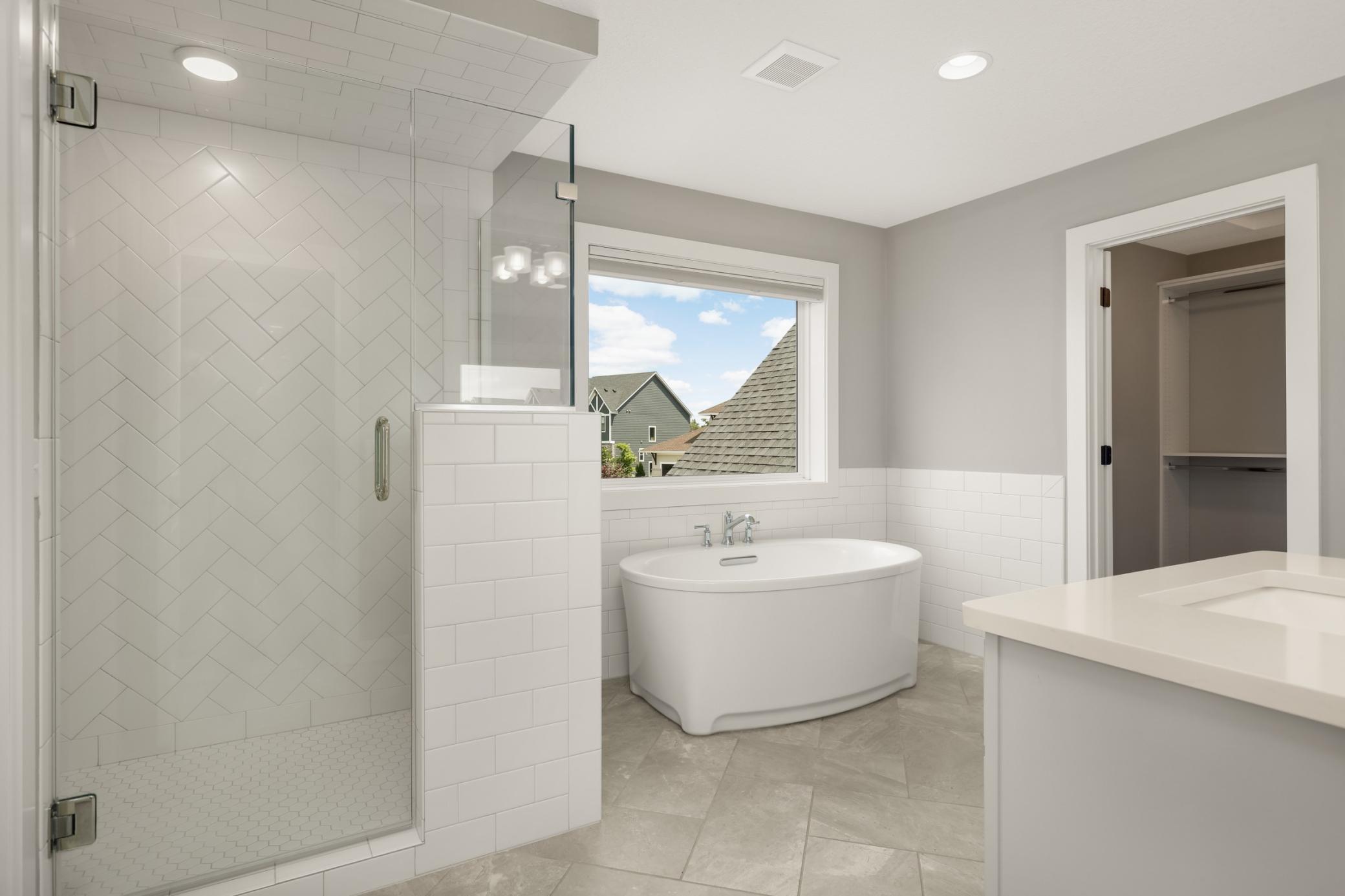 Separate tub/shower