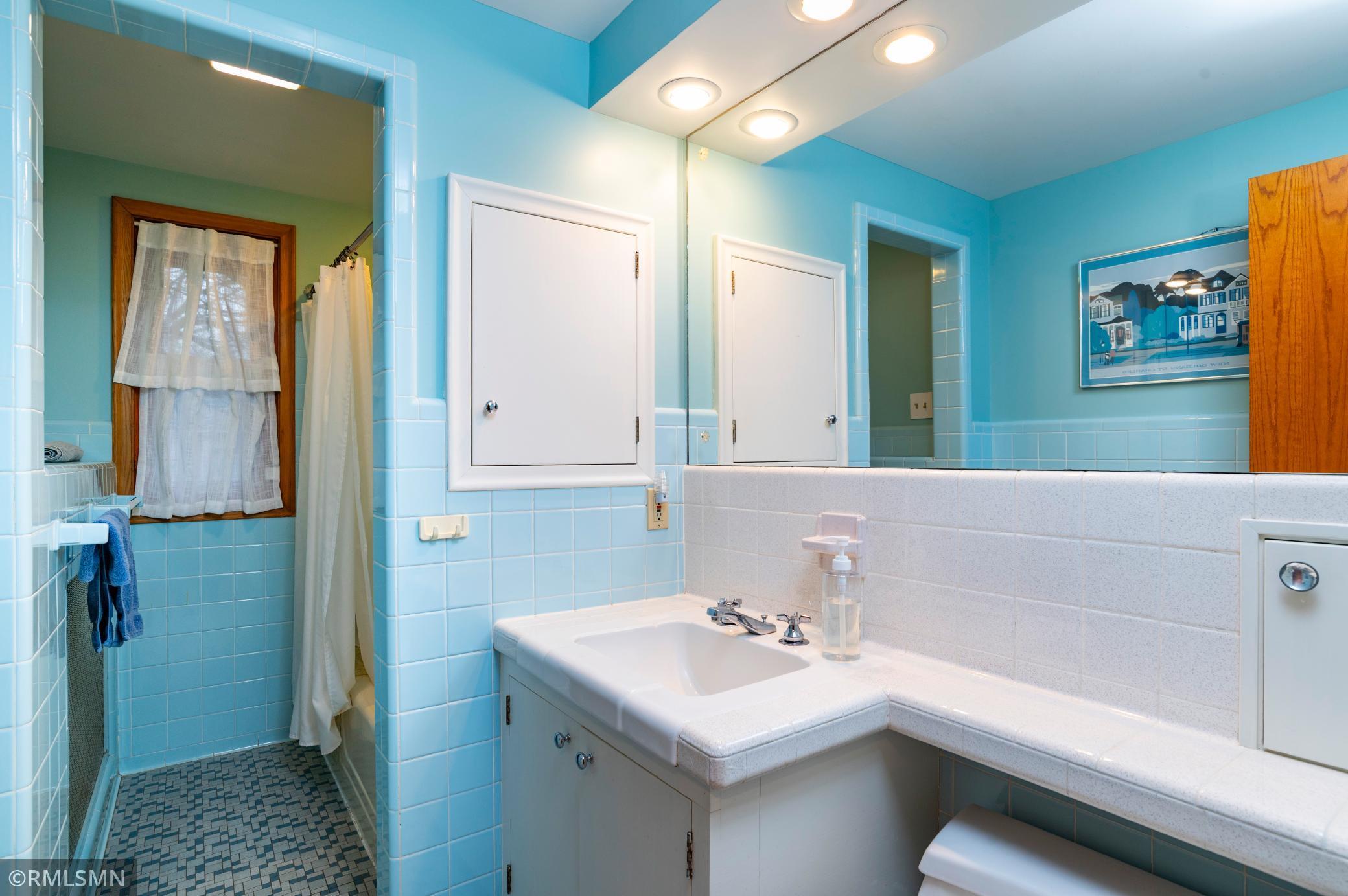 Upper level bathroom