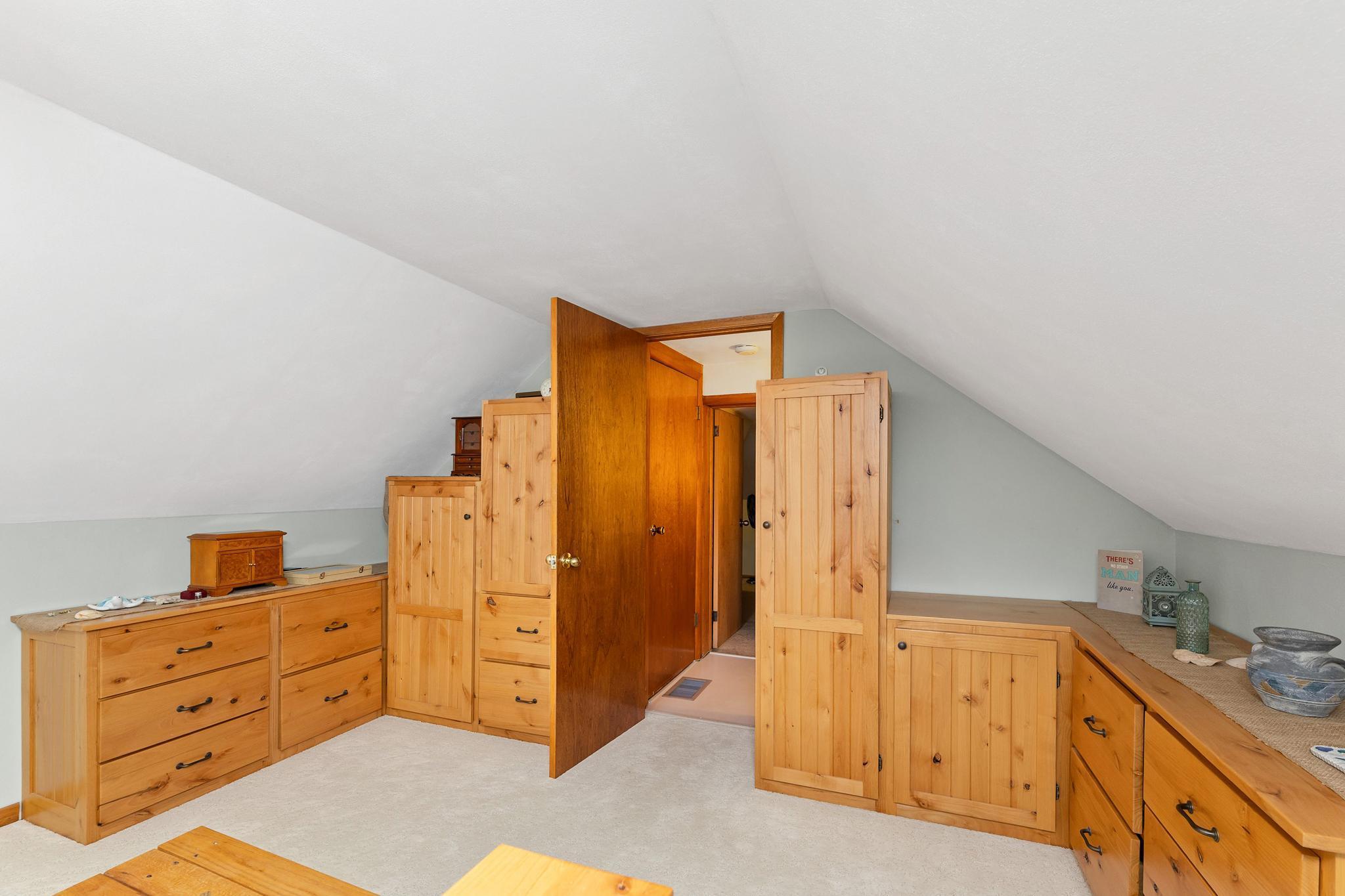 18 PRIMARY BEDROOM.jpg