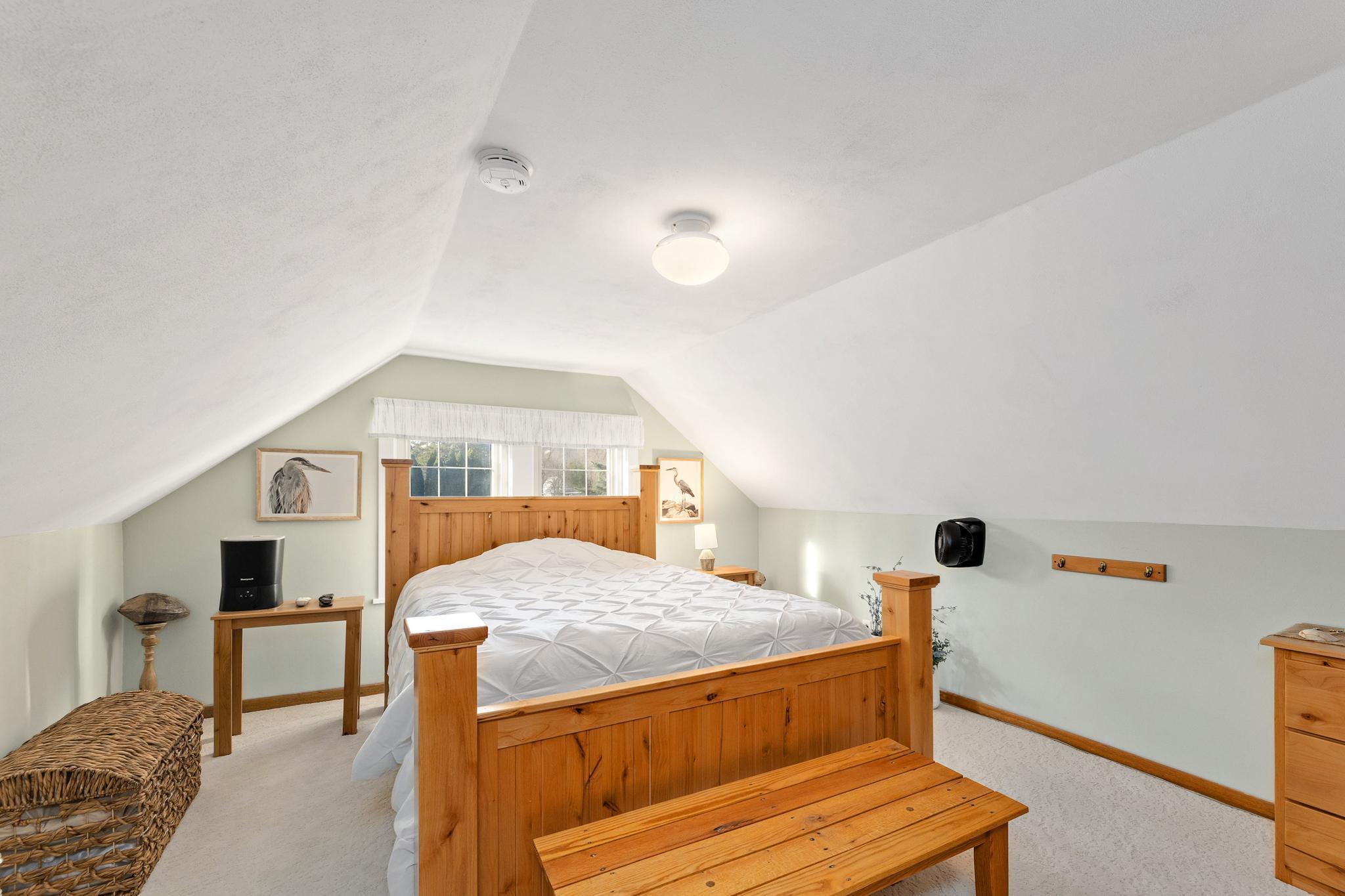 20 PRIMARY BEDROOM.jpg