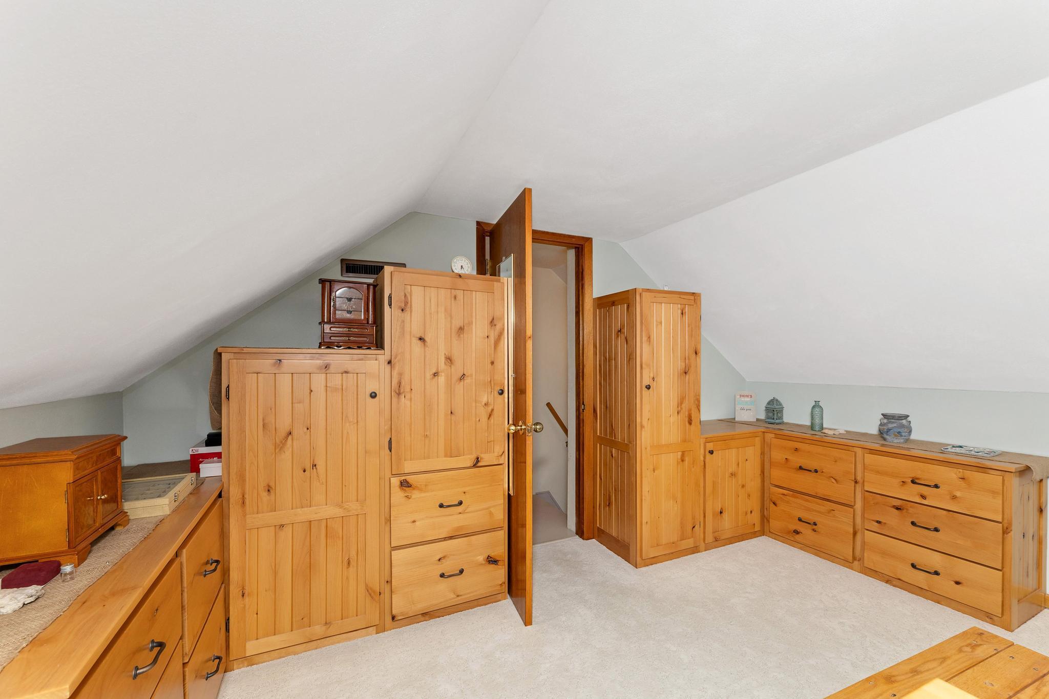 19 PRIMARY BEDROOM.jpg