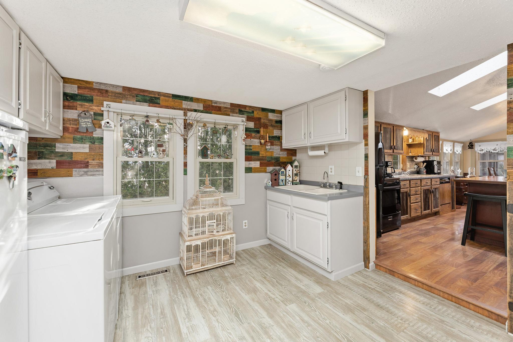 5 GARAGE ENTRY- LAUNDRY.jpg