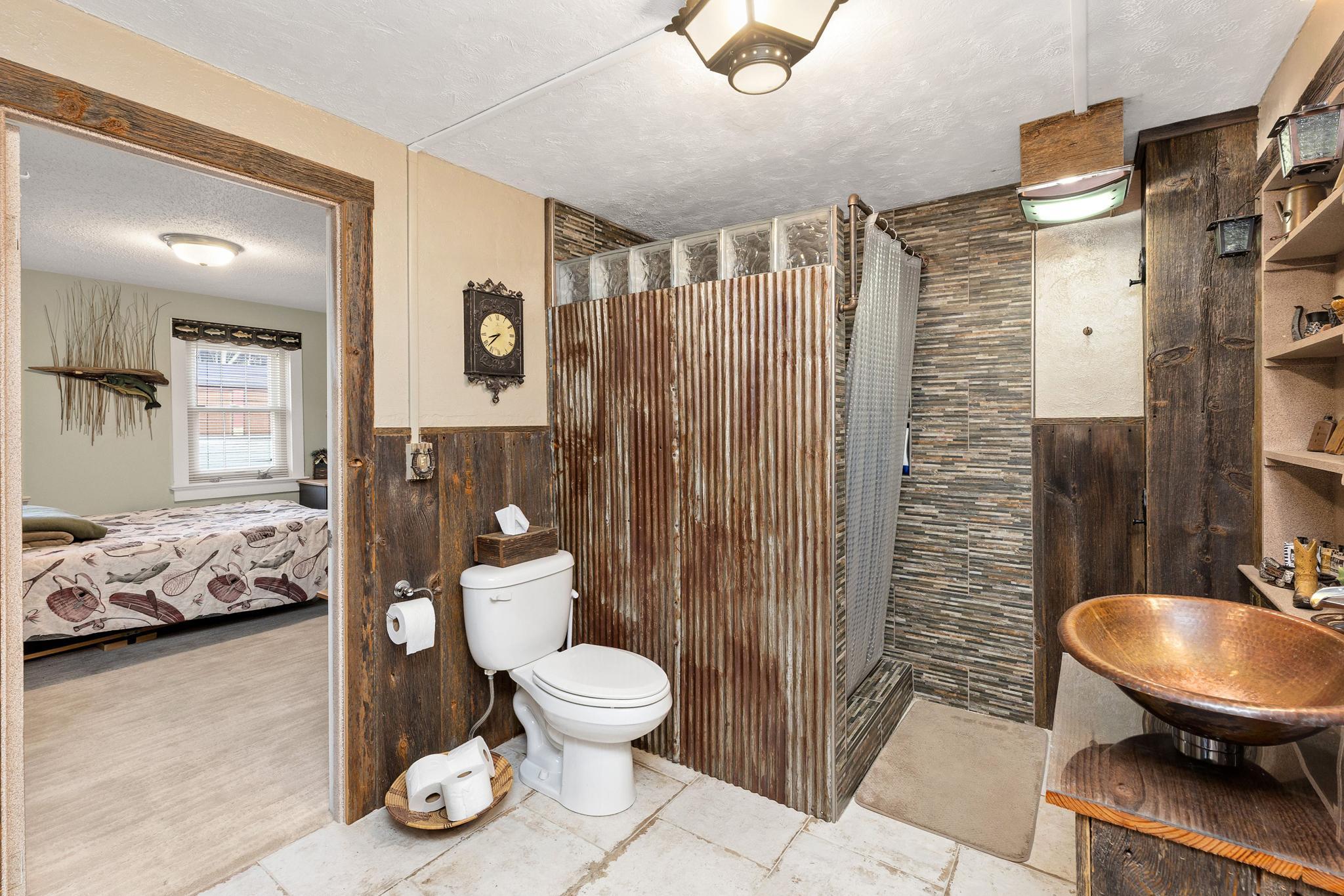 16 BATHROOM ON MAIN.jpg