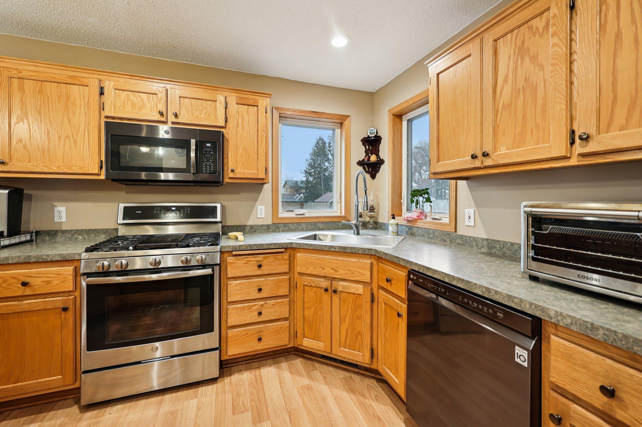 11-web-or-mls-Birch Rd-S0703-011.jpg